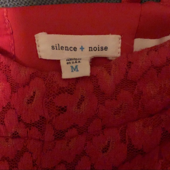 UO Silence + Noise Pink Lace Crop Top Medium - Picture 3 of 5